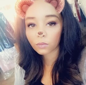 Meet your Posher, Desiree